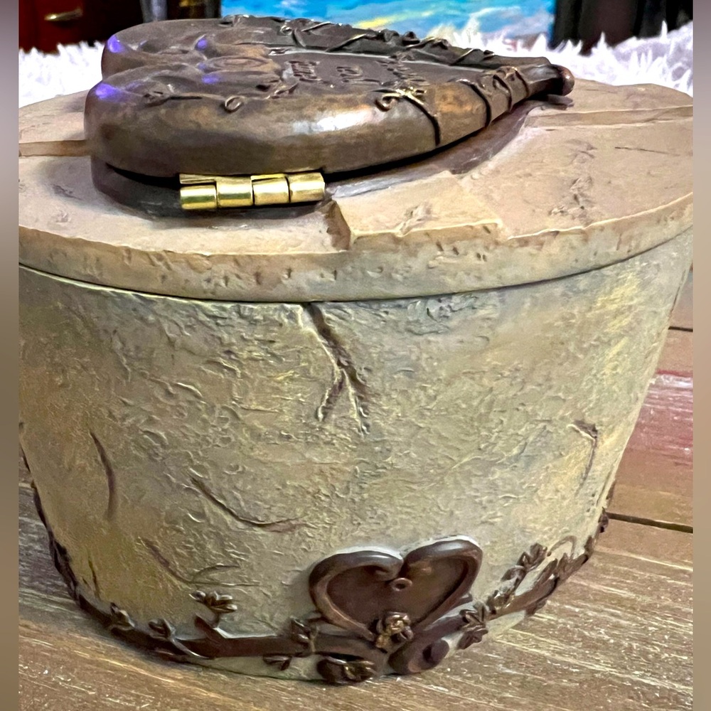 Vintage Gothic Jewelry Box and Decor - Picture 1 of 8
